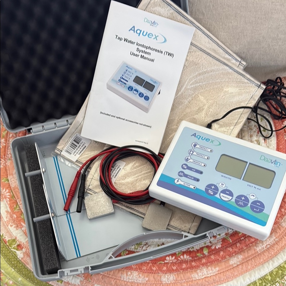 Que Tap Water Iontophoresis System - White